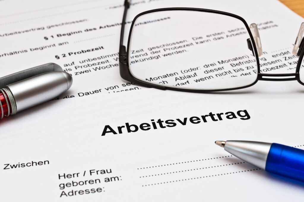 Bild eines Arbeitsvertrages bei einem Anwalt für Arbeitsrecht in Cottbus